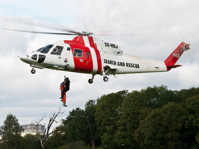 Räddningsuppdrag på Gärdet med SAR-helikoptern. Foto: Bengt Bergholm