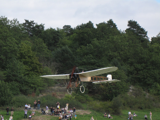 Dagens höjdpunkt! Tekniska museets nyrenoverade Bleriot flugen av Mikael Carlson.